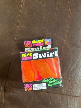 NeeDoh Nice Cube Swirl in Pink & Orange